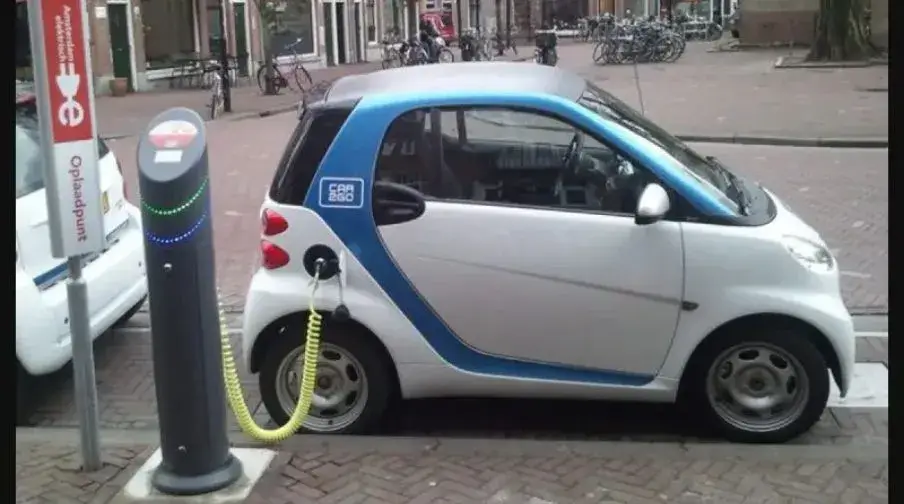 Do Electric Cars Use Oil 