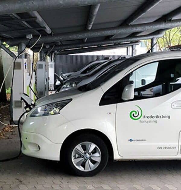 POWERING THE FUTURE THE BENEFITS OF ELECTRIC FLEET VEHICLES