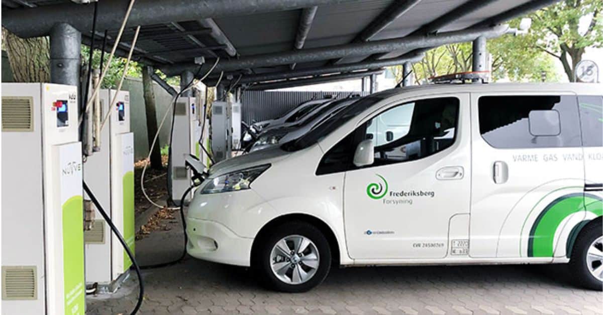 POWERING THE FUTURE THE BENEFITS OF ELECTRIC FLEET VEHICLES
